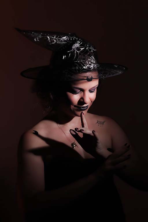 Ensaio fotográfico artístico bruxa | Retrato Terapêutico Amora Fototerapia | cliente Letícia Borges | Fotógrafa Cláudia de Sousa Fonseca | Espaço Amora