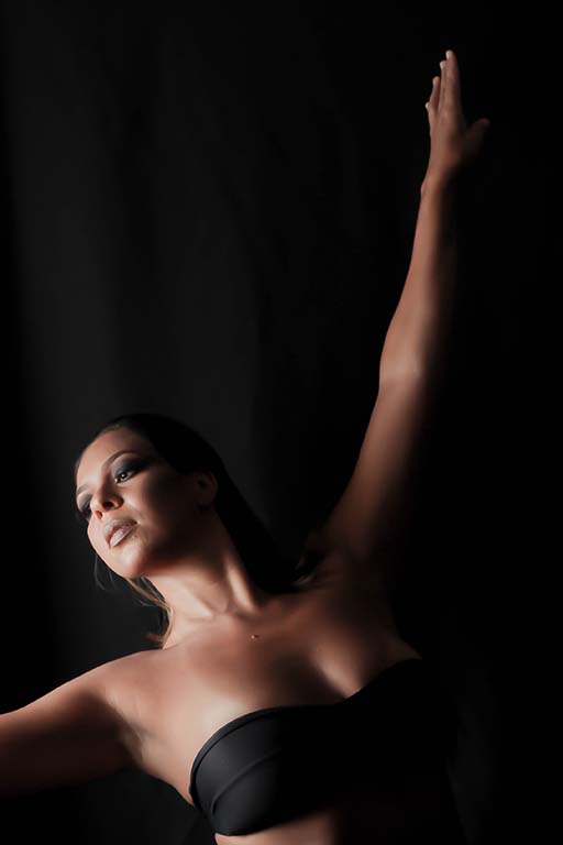 Ensaio fotográfico artístico cisne negro | Retrato Terapêutico Amora Fototerapia | coreógrafa Ludmilla Silveira | Fotógrafa Cláudia de Sousa Fonseca | Espaço Amora
