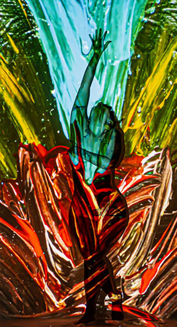 Imagens do inconsciente - ensaio artístico projeta obras sobre corpos em movimento | Pintura Terapêutica | Ritual Fotográfico | Body Projection | Espaço Amora | Cláudia de Sousa Fonseca por Jr Franco
