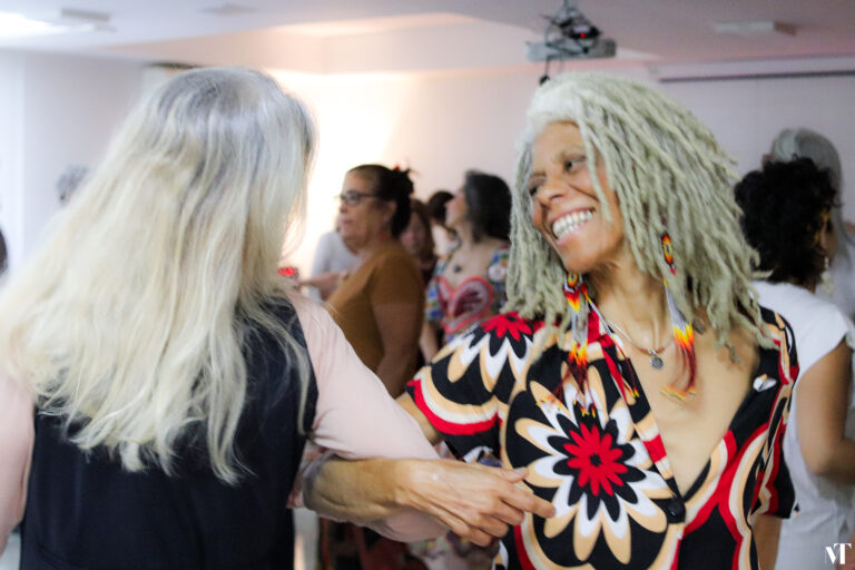 Dança feminina no Mulheres na glória -Instituto Violeta