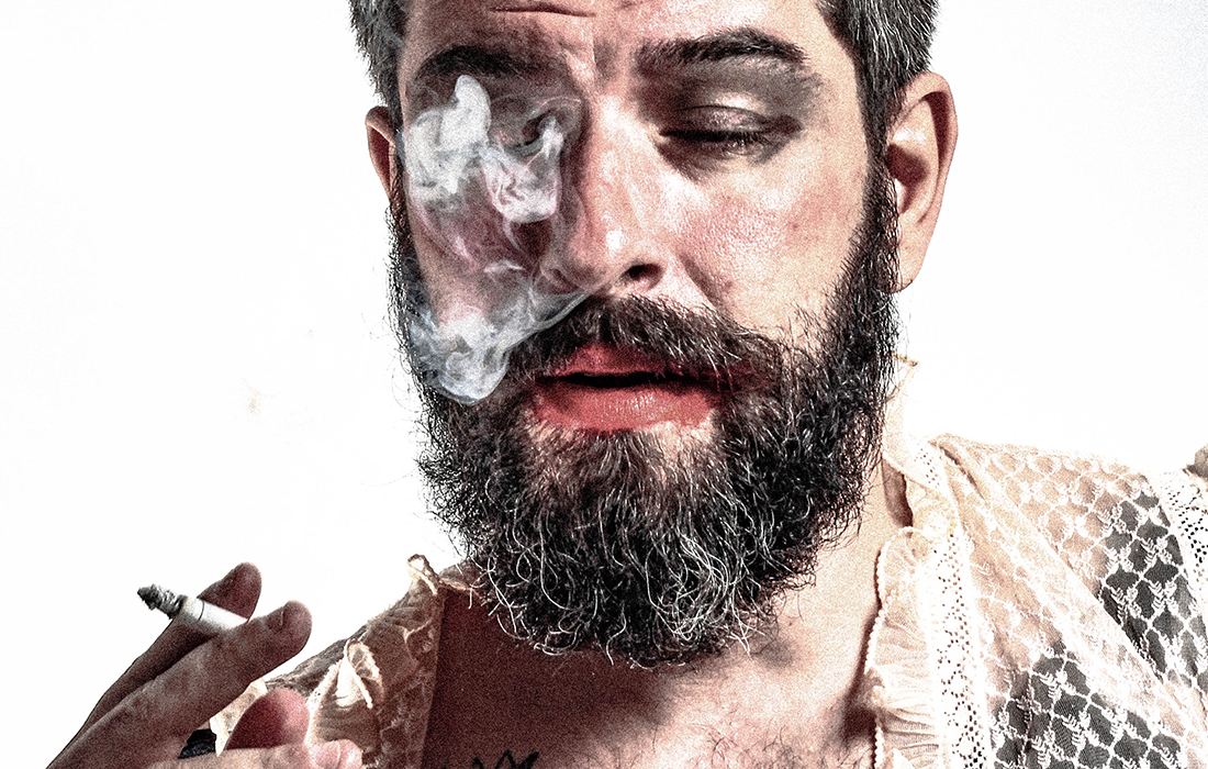 Ensaio fotográfico artístico masculinidade | Processo Terapêutico Retrato da Alma | cliente Jairo Torres | Fotógrafa Cláudia de Sousa Fonseca | Espaço Amora