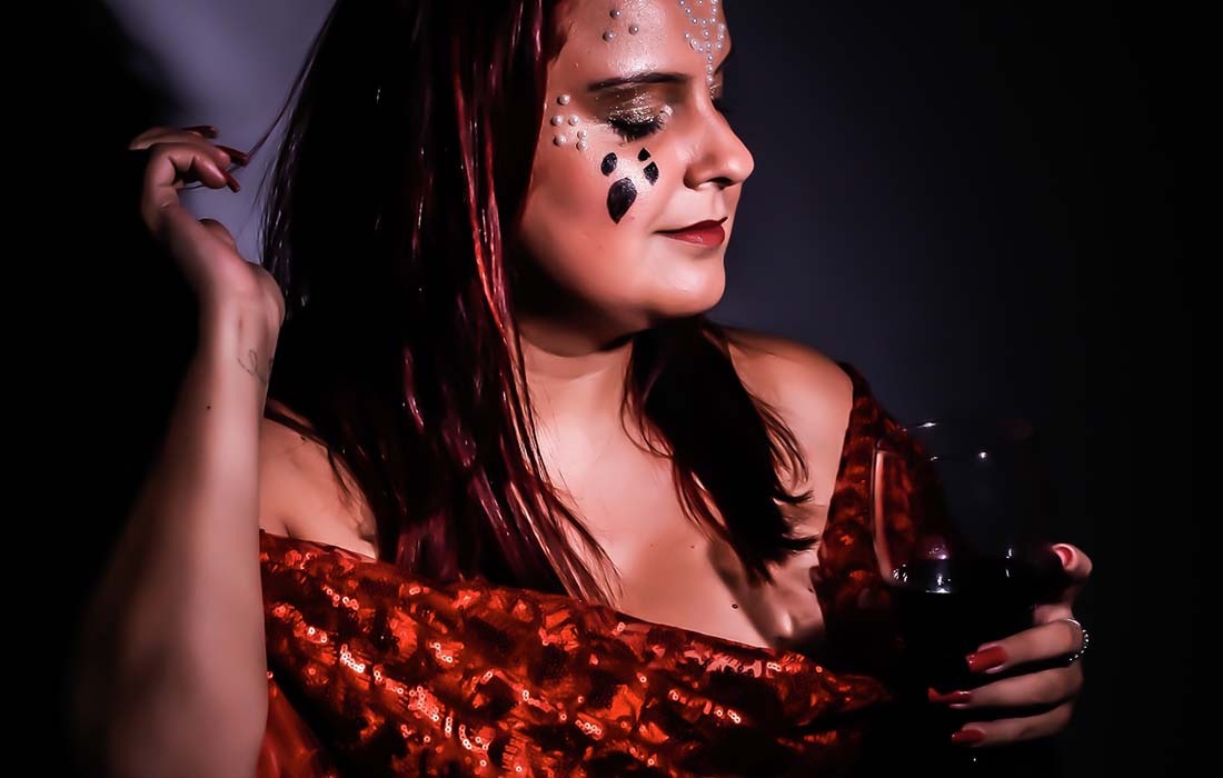 Ensaio fotográfico artístico purpurina de carnaval | Retrato Terapêutico Amora Fototerapia | cliente Paola Lisboa | Fotógrafa Cláudia de Sousa Fonseca | Espaço Amora